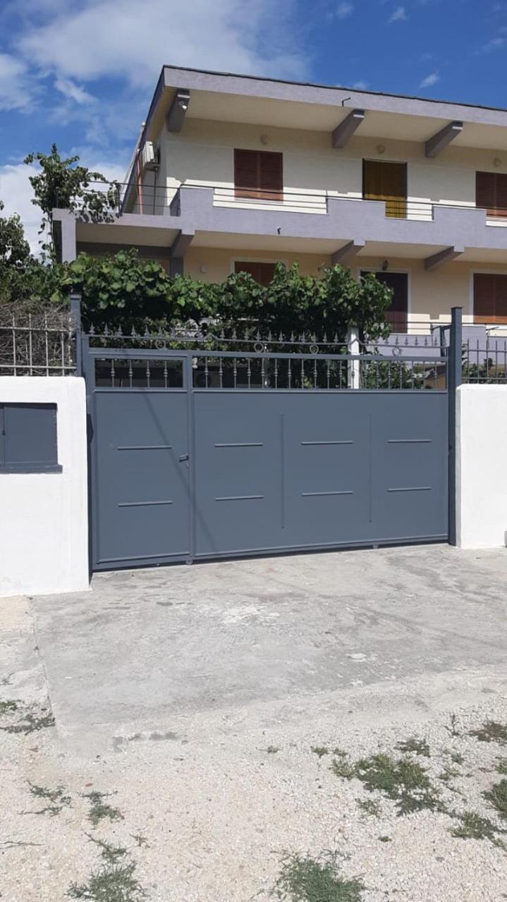 Guest House Emi Berat Bagian luar foto